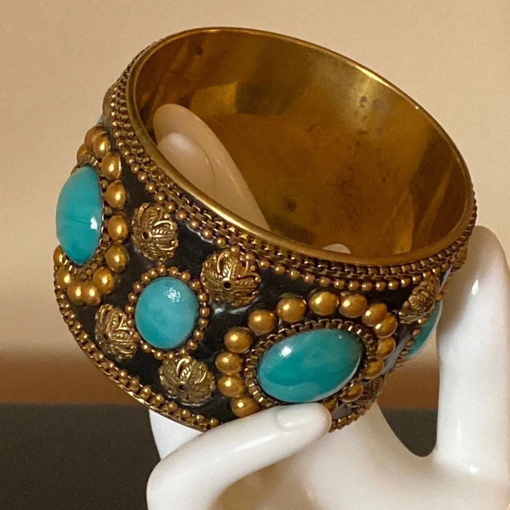 Vintage Faux Turquoise Bold Bangle Bracelet - Picture 3 of 14